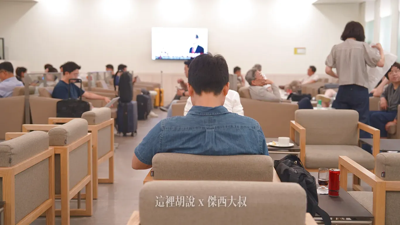因為空間不大，所以整個空間都是座椅沒有其他的休憩設施