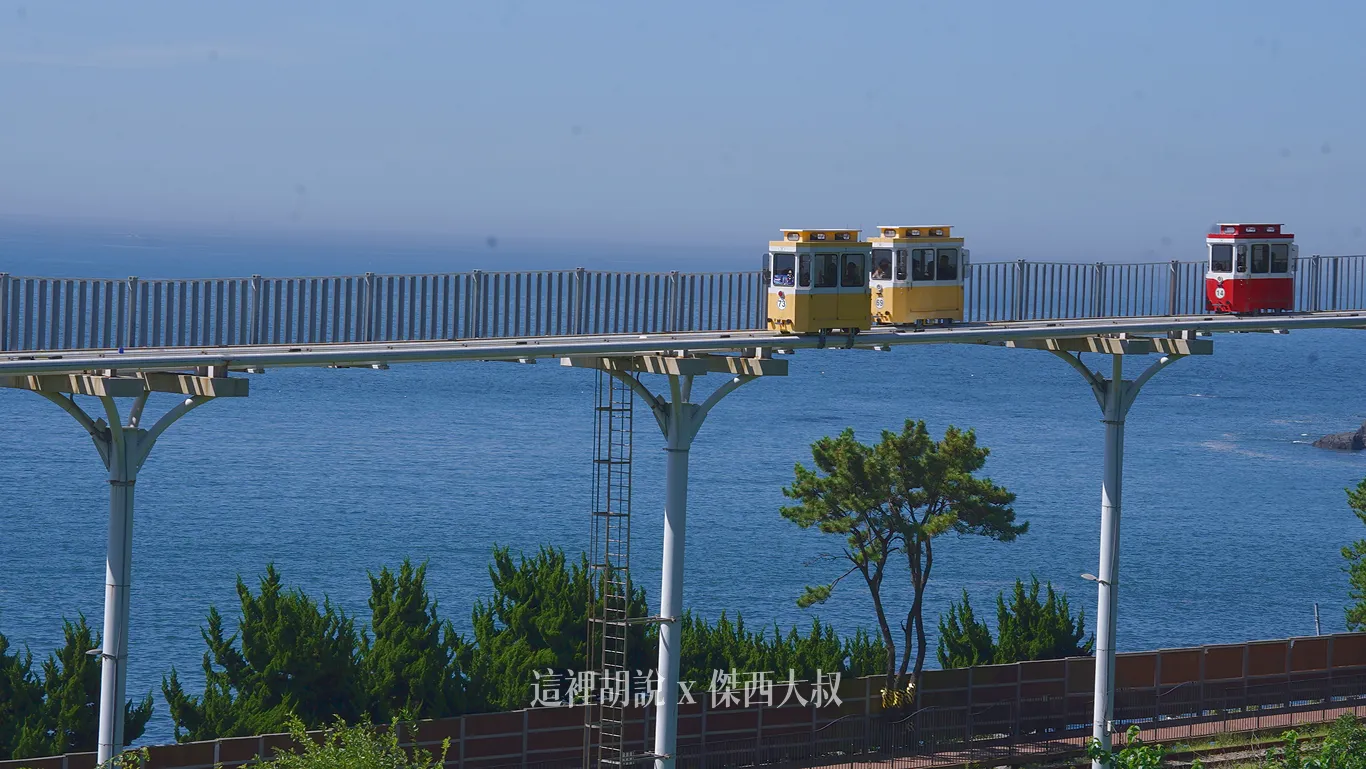 釜山彩色膠囊列車 反向從青沙浦搭到尾浦(海雲台)還是可以出好照片的:青沙浦站的小山丘 釜山彩色膠囊列車 反向從青沙浦搭到尾浦(海雲台)還是可以出好照片的:青沙浦站的小山丘