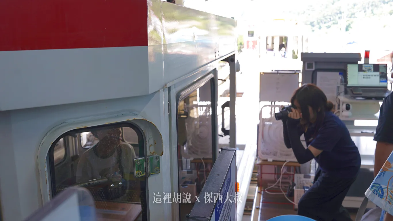 一上車,會有攝影師拍合照(可以選擇要不要在目的地購買) 一上車,會有攝影師拍合照(可以選擇要不要在目的地購買)