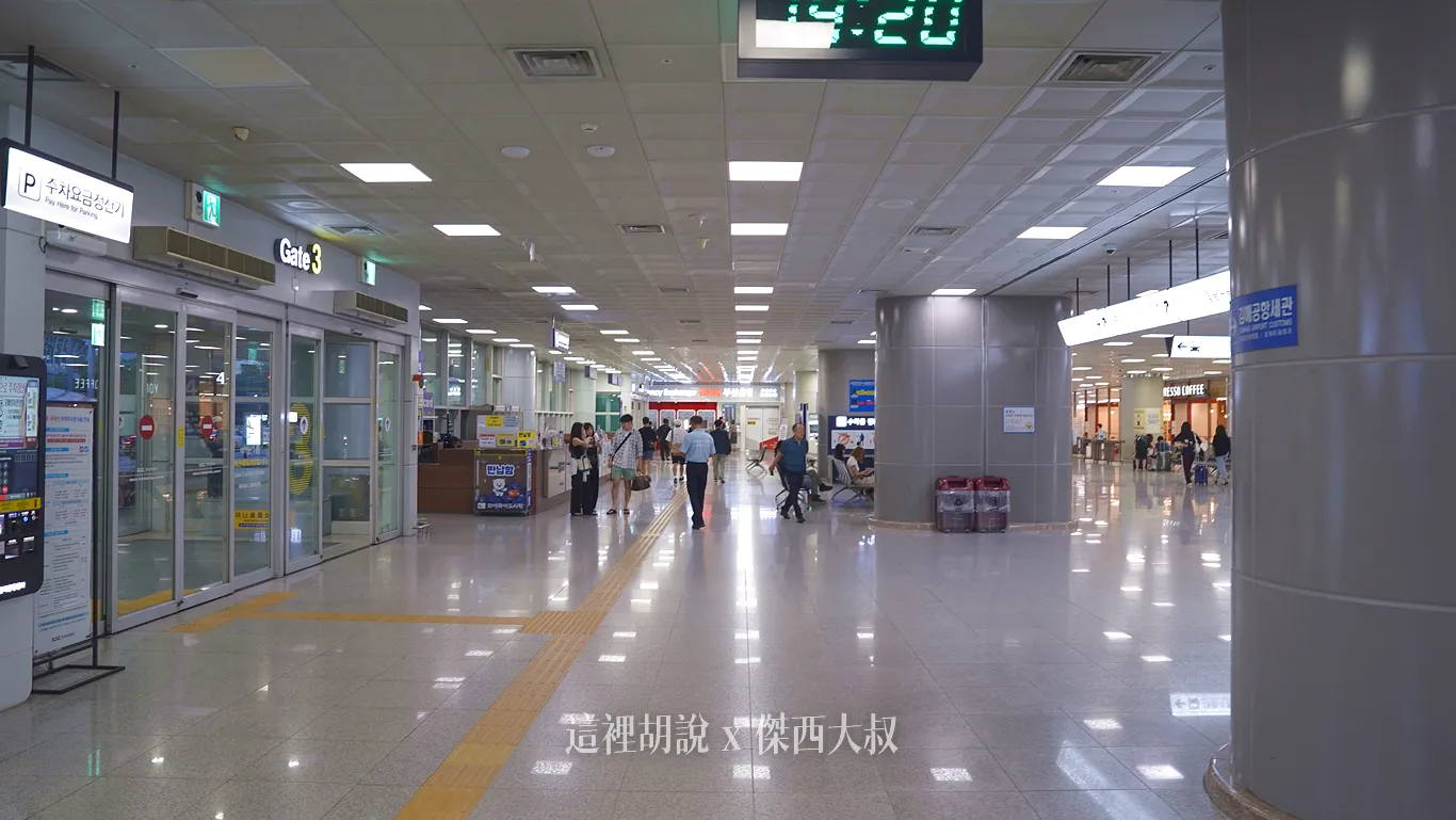 往三號出口看 往三號出口看