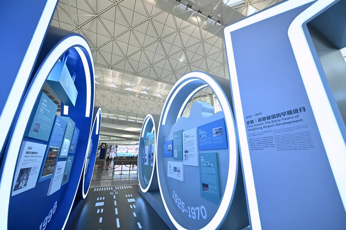 「香港機場百年印記」展覽今天在香港國際機場正式揭幕。為慶祝「香港機場發展100周年」,由即日起至11月8日,展覽向公眾呈獻機場由啟德至赤鱲角時代的歷史性里程碑,並展望香港國際機場的未來發展。 「香港機場百年印記」展覽今天在香港國際機場正式揭幕。為慶祝「香港機場發展100周年」,由即日起至11月8日,展覽向公眾呈獻機場由啟德至赤鱲角時代的歷史性里程碑,並展望香港國際機場的未來發展。