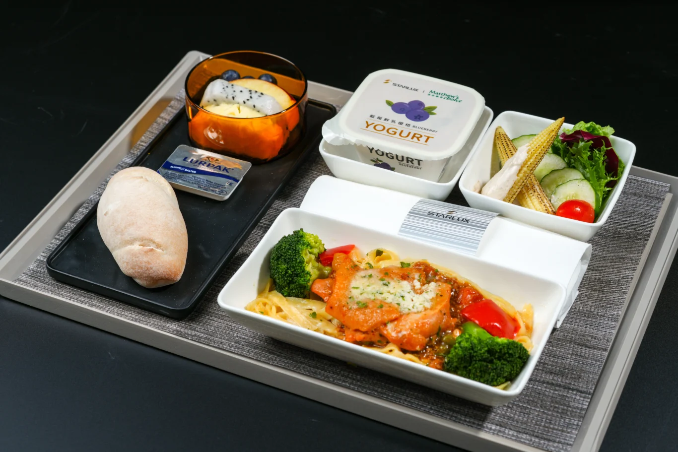 星宇航空推出秋季菜單以及米其林推薦餐廳「鈺善閣」素食餐單：馬修嚴選優格