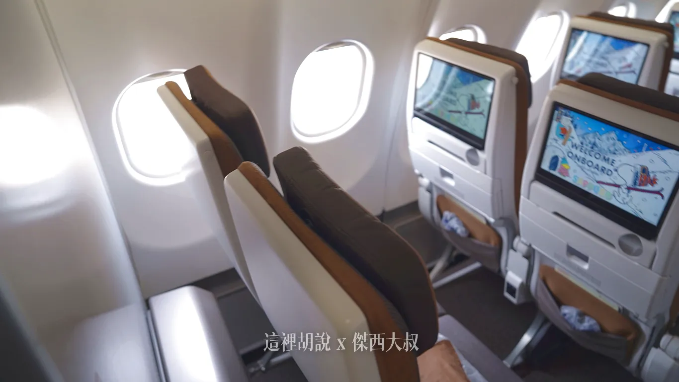 68AC座位後方空間（可以後躺）