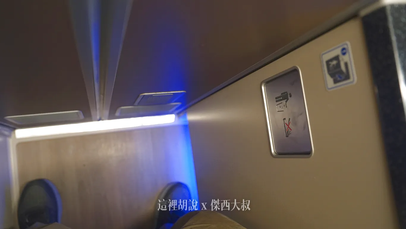 站立的空間（可以看到沒有腳踏垃圾桶開蓋，因為是屬於選配功能）