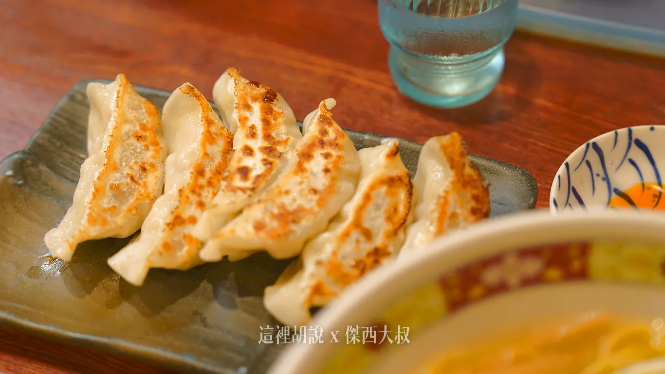 餃子餡屬於細緻多汁的種類,推薦點來吃 餃子餡屬於細緻多汁的種類,推薦點來吃