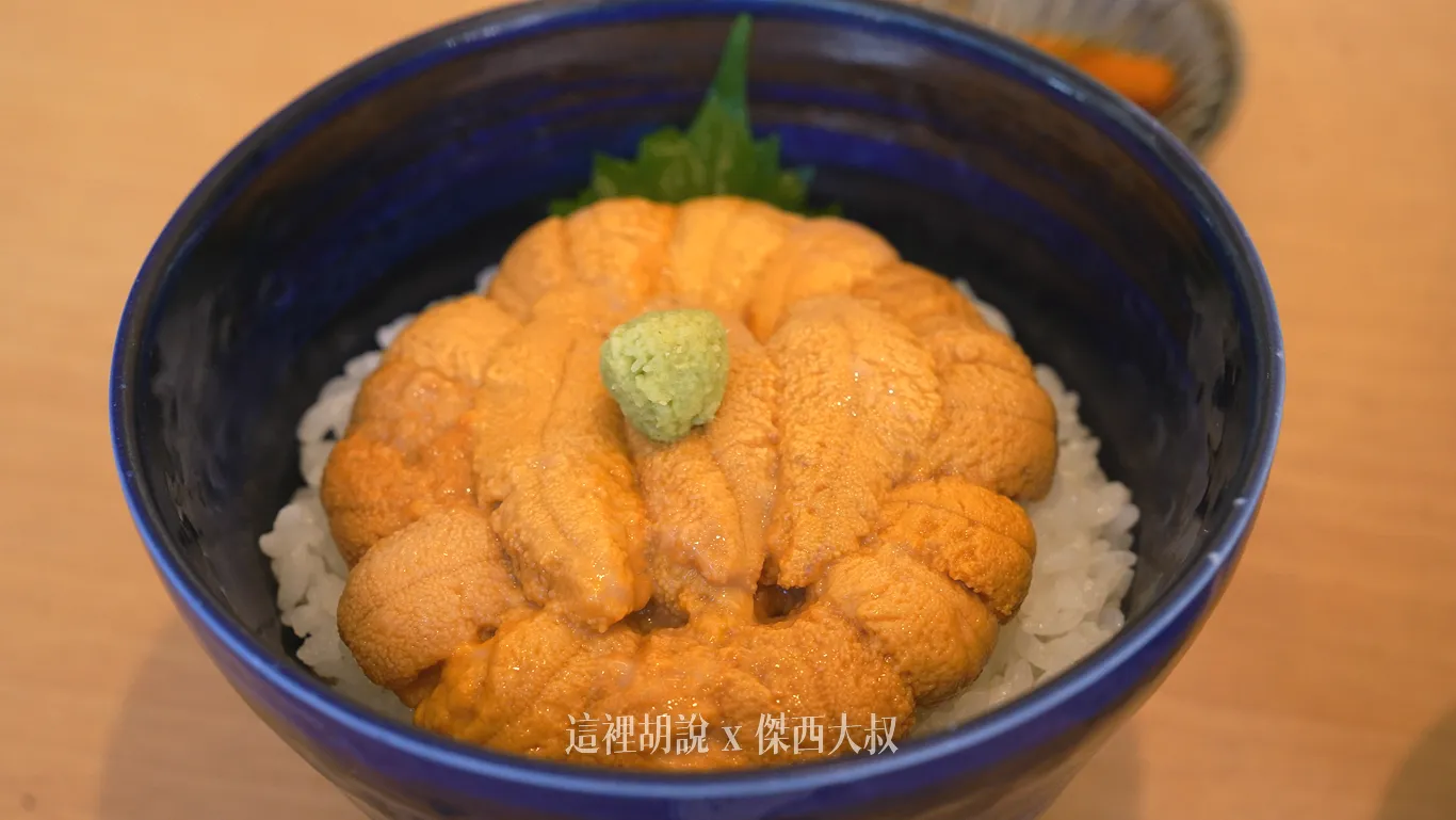 無添加生海膽蓋飯(沒有使用藥水)這個是標準的REGULAR的份量外型非常的完整 無添加生海膽蓋飯(沒有使用藥水)這個是標準的REGULAR的份量外型非常的完整