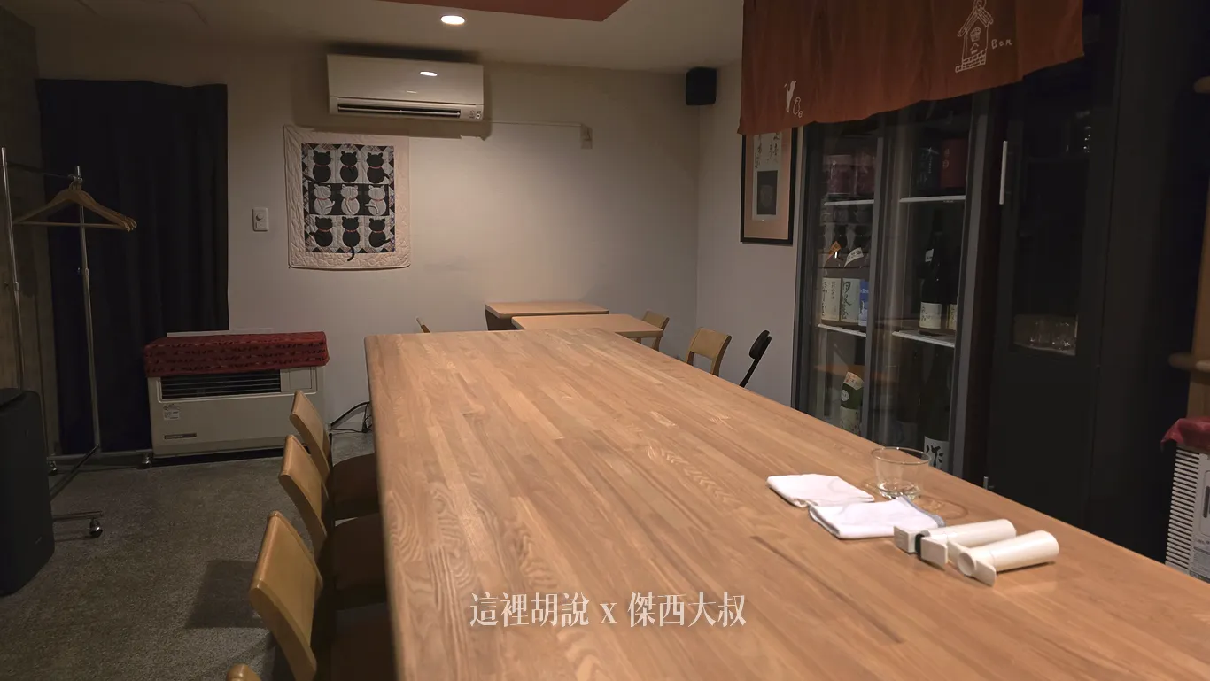 店內的座位很簡單,只有你看到的 店內的座位很簡單,只有你看到的