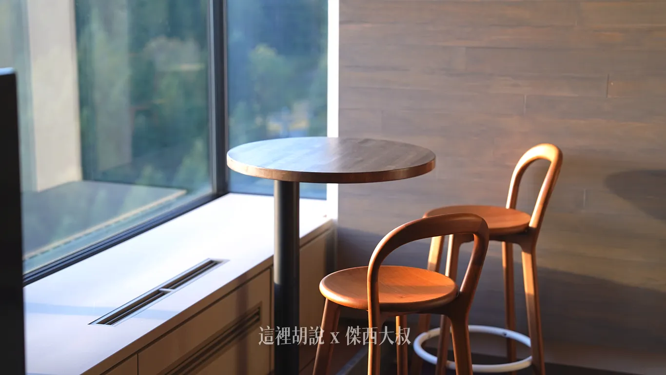You can sit here and gaze at the entire valley landscape.