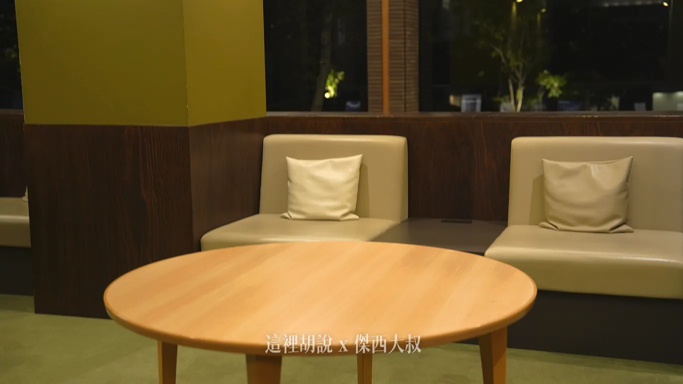 星野TOMAMU度假村｜ RISONARE 住宿攻略 公共設施怎麼用？一篇搞懂洗衣、購物、休息區：RISONARE 通往北棟走廊
