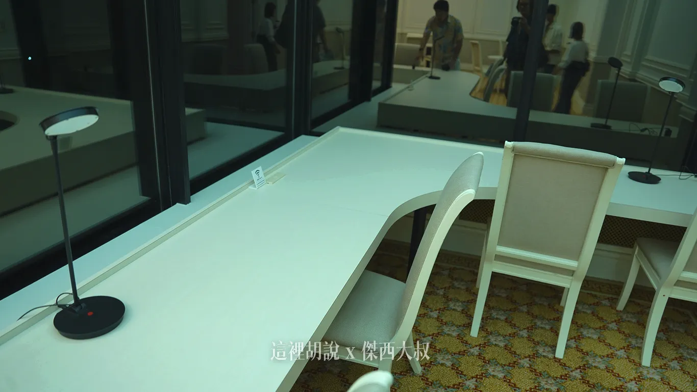 這個空間可以提供需要工作空間的人，有一個寬敞的空間，而且白天因為位處三十樓，看下去有無敵視野