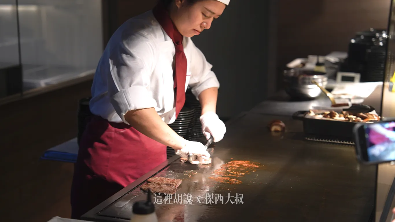 也有鐵板牛排 也有鐵板牛排
