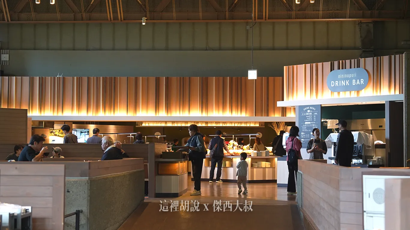 取餐區域非常集中,都是斜坡沒有階梯取餐容易 取餐區域非常集中,都是斜坡沒有階梯取餐容易
