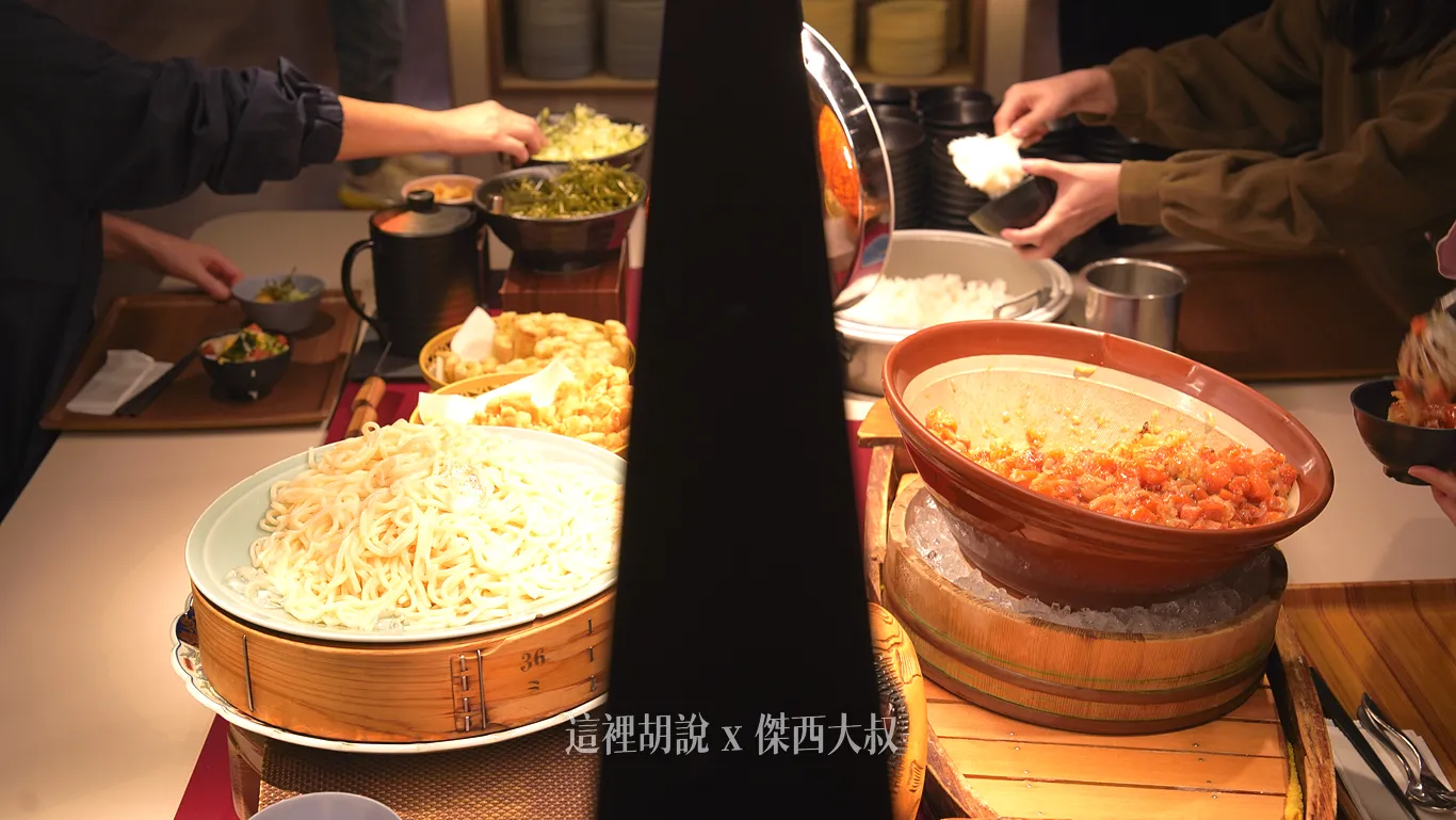 因為非常熱門,所以一樣的內容設置了兩個餐台分別是烏龍麵跟海寶丼 因為非常熱門,所以一樣的內容設置了兩個餐台分別是烏龍麵跟海寶丼