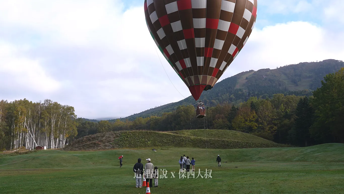 在我們前面還有其他兩組客人等候搭乘，就說老天很賞臉，一到我們之後天空就放晴了