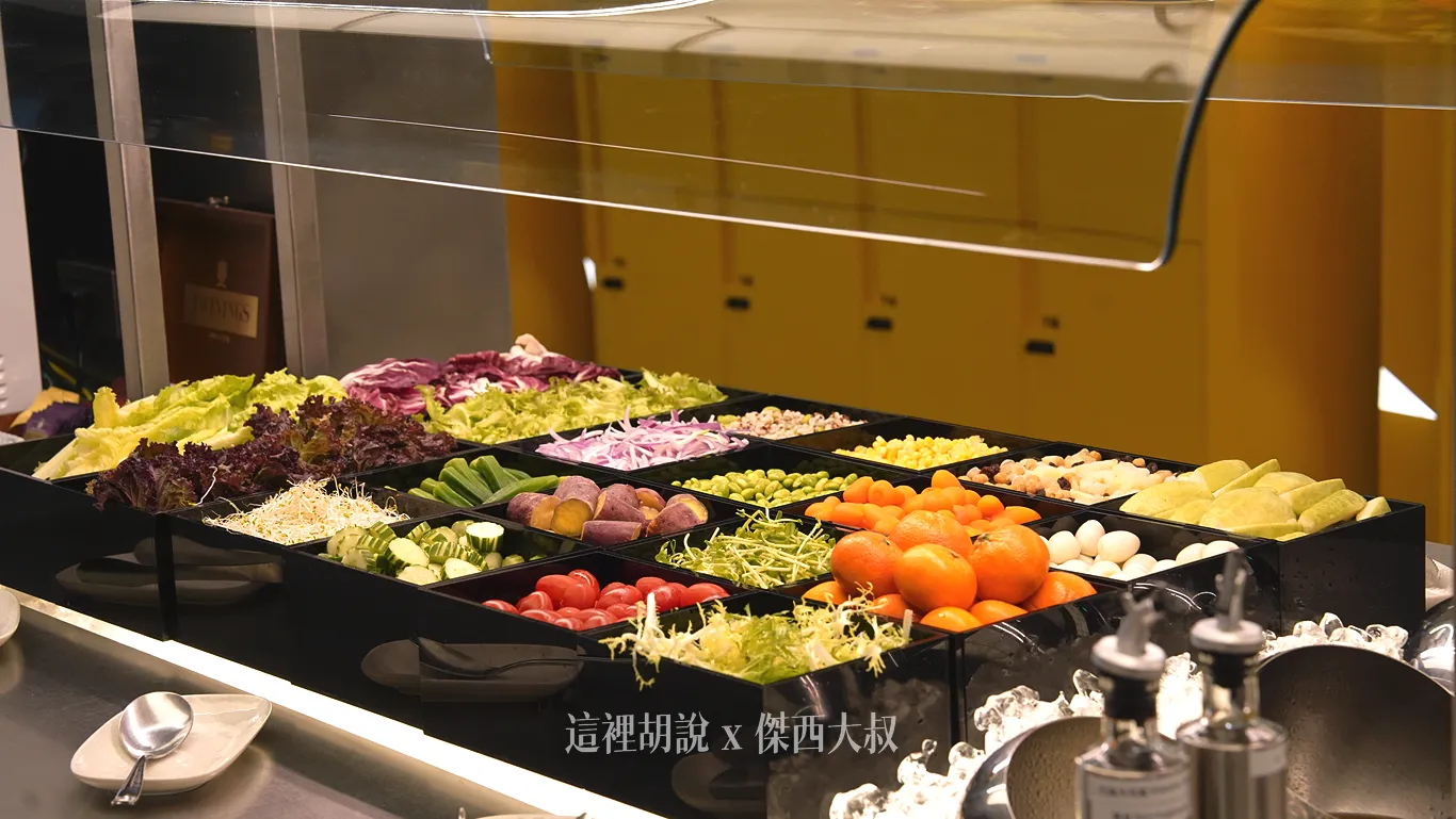 滿滿的不同蔬食沙拉，滿足各種不同的需求