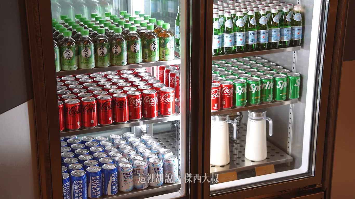 【星宇航空】桃園機場T2貴賓室超享受！餐點精緻、空間寬敞，CP值爆表推薦：登機門樓層