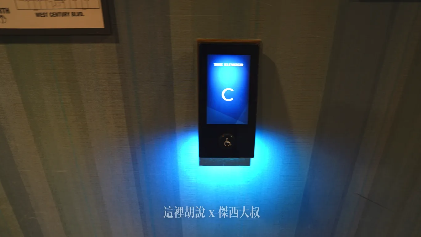 按下樓層之後，會引到你要前往的電梯