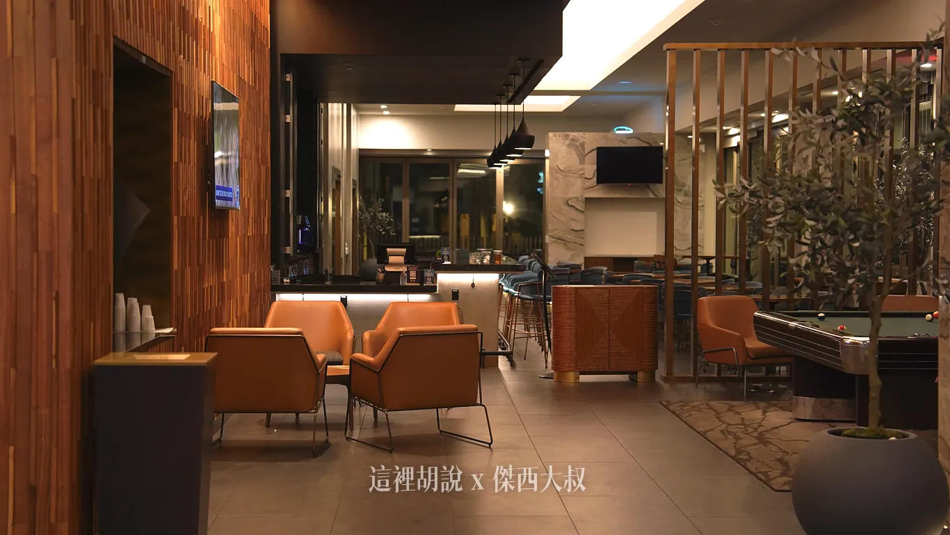 大廳一旁是酒吧