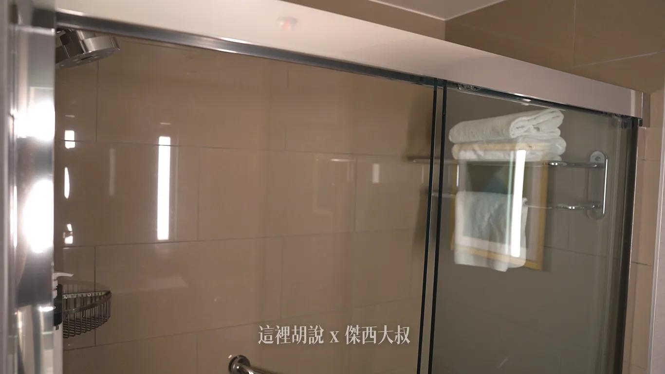 只有SHOWER淋浴間，沒有浴缸