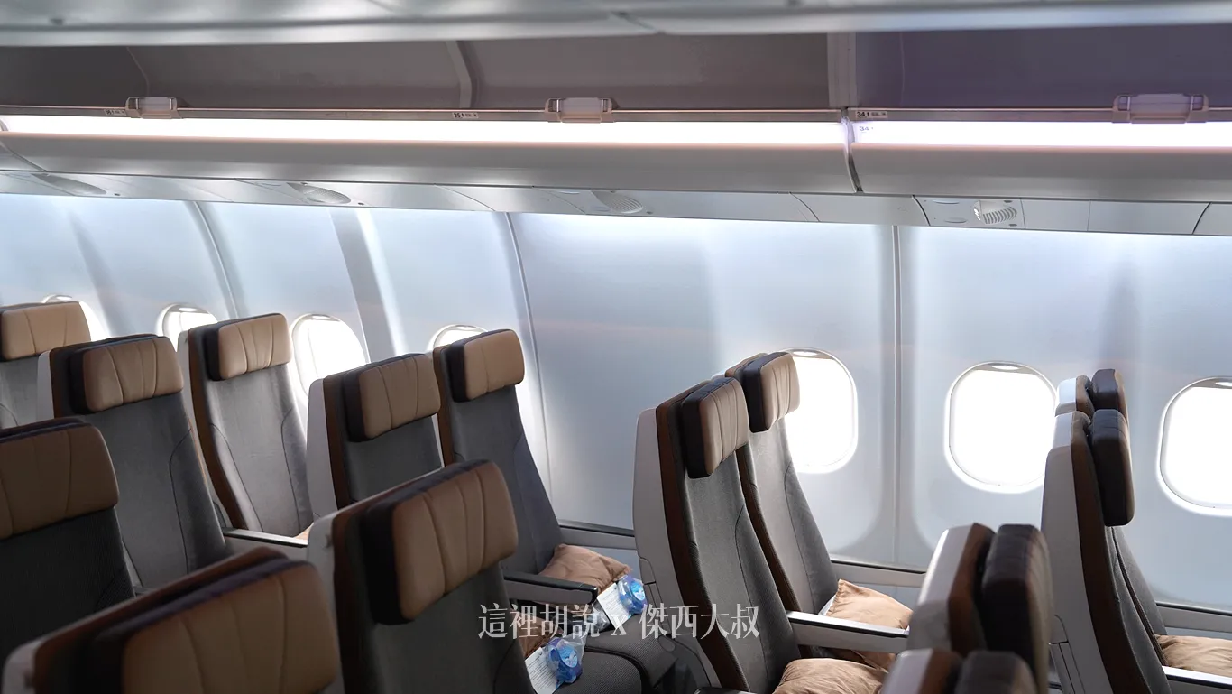 35A座位，為空調系統的預留空間，35AK座位為沒有窗戶的設置，選位請留意