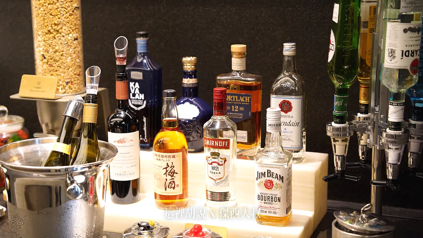 有各種不同的選酒，APP選餐還有隱藏酒單