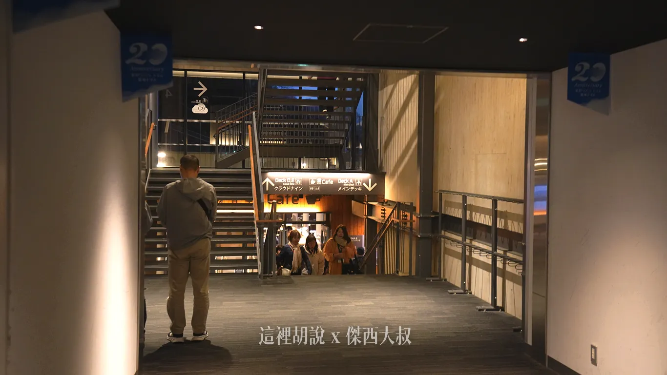 先別急著下樓喝咖啡,因為要等著看日出 先別急著下樓喝咖啡,因為要等著看日出
