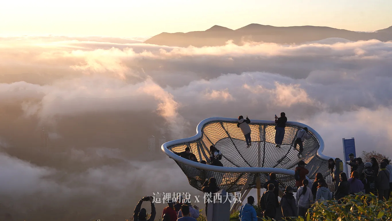 想要上去拍照的話需要排隊 想要上去拍照的話需要排隊