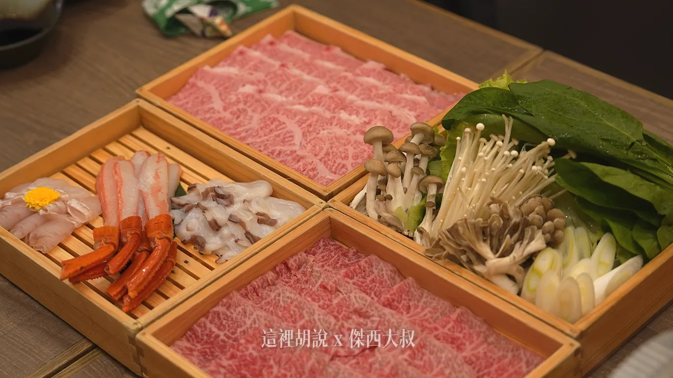 今天的重頭戲就是兩種不同北海道產的和牛一個是黑毛和牛、另外一個是白老牛看這個油花，是非常的值得