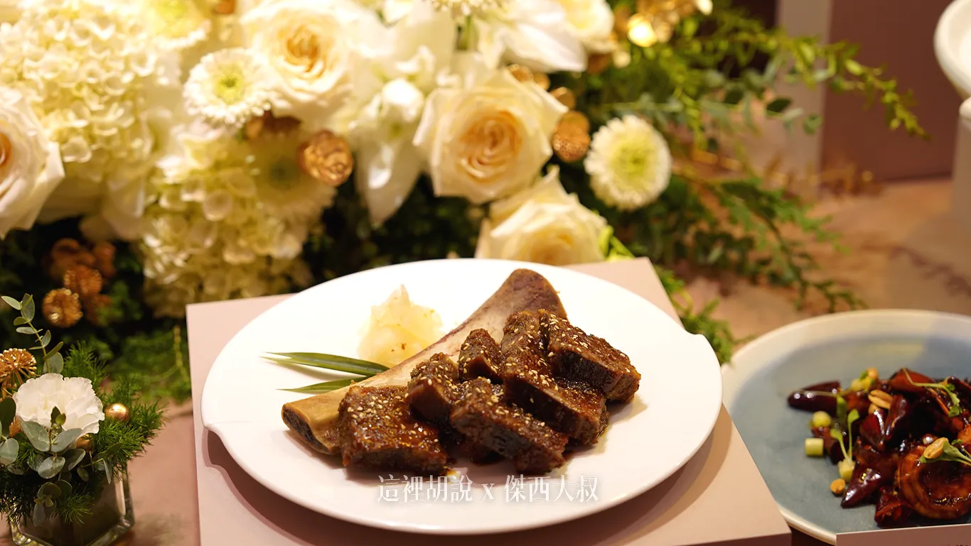 頭等貴賓室限定:蘋果木煙燻牛肋排 頭等貴賓室限定:蘋果木煙燻牛肋排