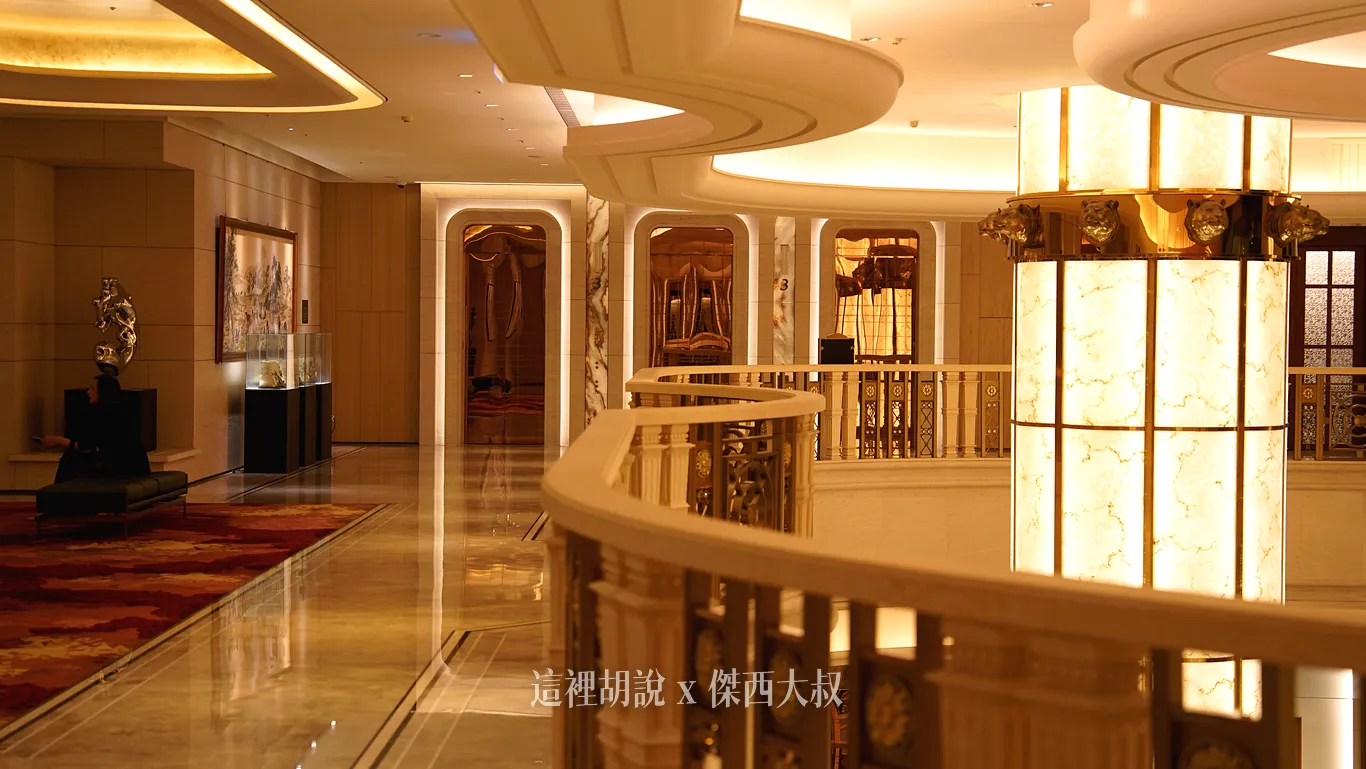 米香台菜餐廳位於三樓右側是美福大飯店挑高的大廳