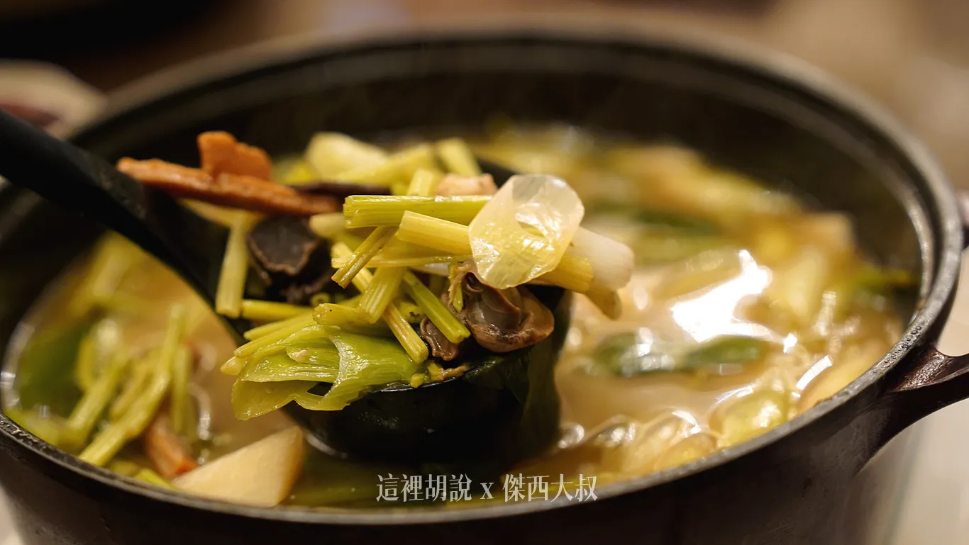 魷魚螺肉蒜鍋：屬於傳統台菜的風味，就是少不了這鍋