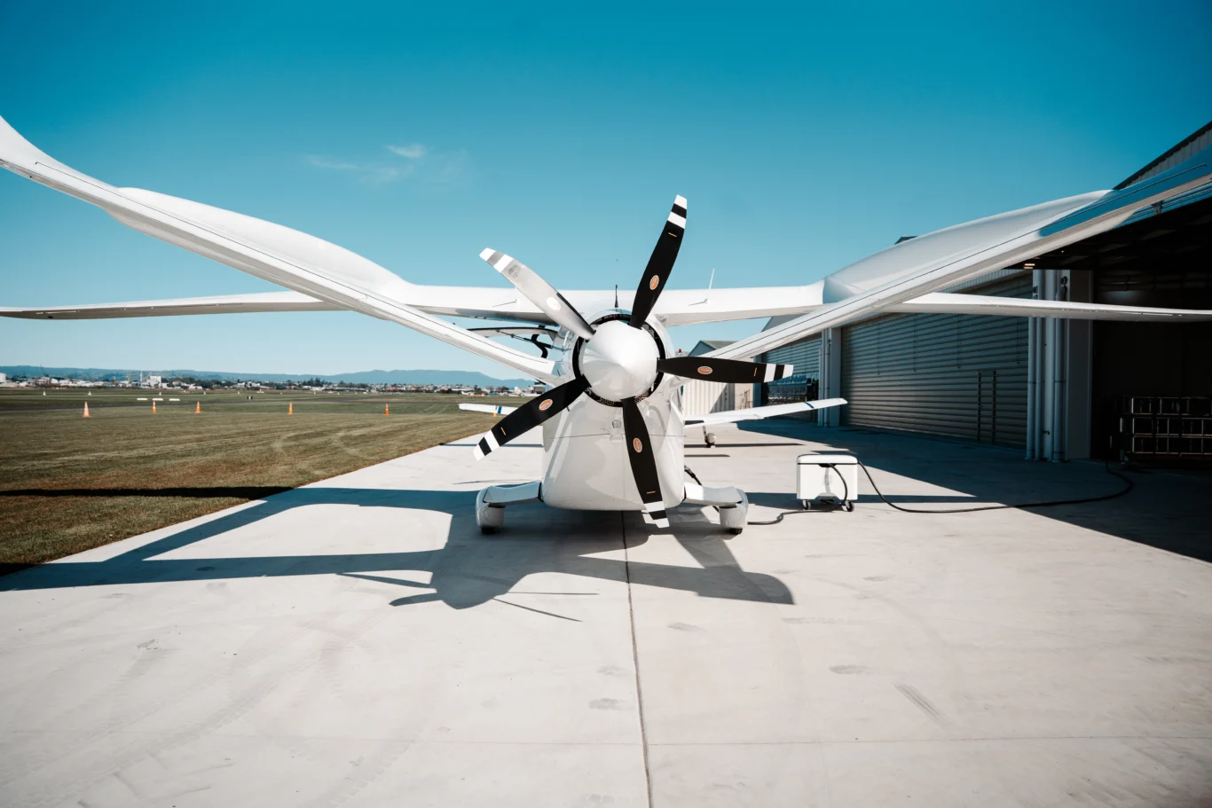 紐西蘭航空與貝塔科技 (BETA Technologies) 聯手 今日於陶朗加 (Tauranga) 完成首次電動飛機起飛 - 這裡胡說 JL TALKS 紐西蘭航空與貝塔科技 (BETA Technologies) 聯手 今日於陶朗加 (Tauranga) 完成首次電動飛機起飛 - 這裡胡說 JL TALKS
