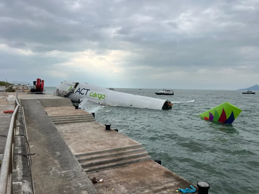 香港機場機管局就北跑道飛機事故的聲明對兩名機場員工離世深表哀痛 - 這裡胡說 JL TALKS