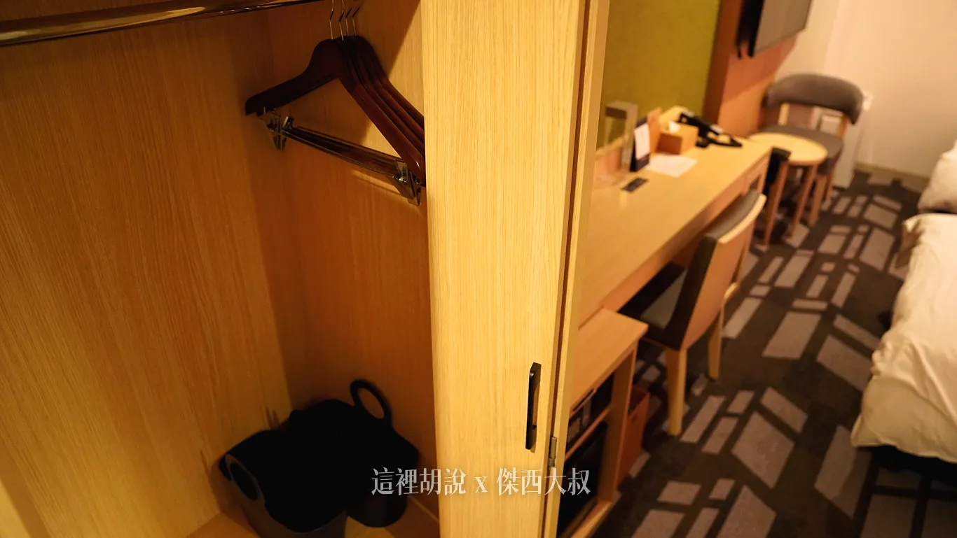 因為飯店內有溫泉,所以也有準備提籃給住客們裝衣服前往位於一樓的溫泉浴場 因為飯店內有溫泉,所以也有準備提籃給住客們裝衣服前往位於一樓的溫泉浴場