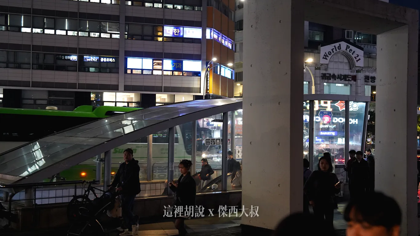 一號出口出來就可以抵達 一號出口出來就可以抵達