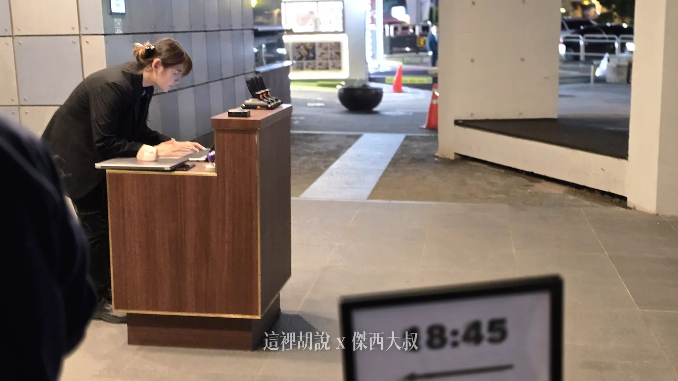 六點時間到工作人員才會出現在外面 六點時間到工作人員才會出現在外面