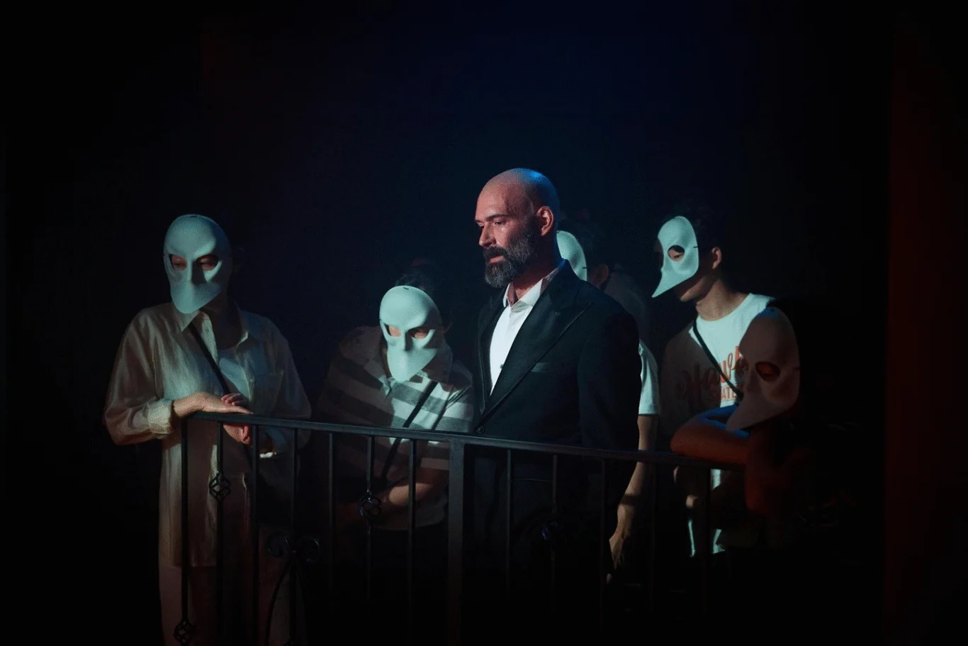 首爾 SLEEP NO MORE 觀影筆記 / The McKithan Hotel 讓黑暗聚攏,使光束成徑 - 這裡胡說 JL TALKS 首爾 SLEEP NO MORE 觀影筆記 / The McKithan Hotel 讓黑暗聚攏,使光束成徑 - 這裡胡說 JL TALKS