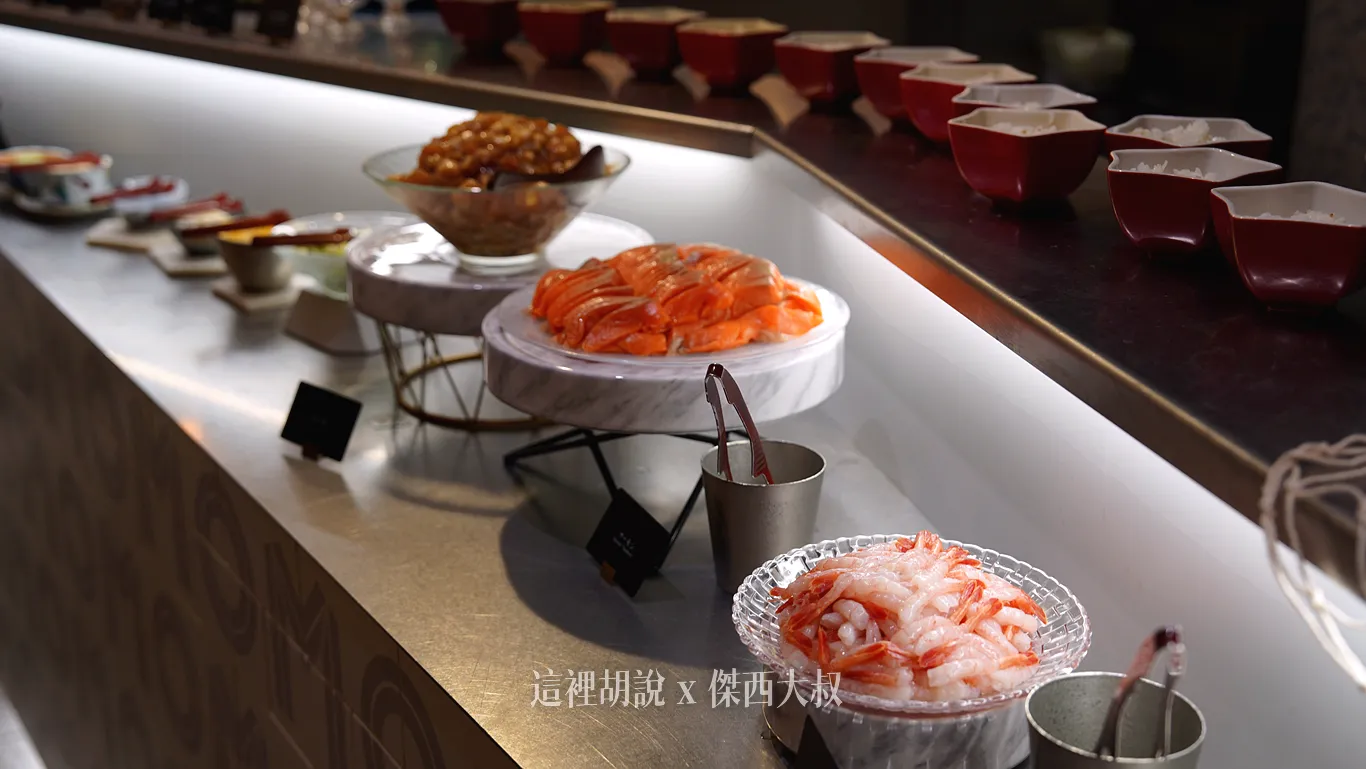 油脂豐滿的鮭魚、還有滿滿的甜蝦