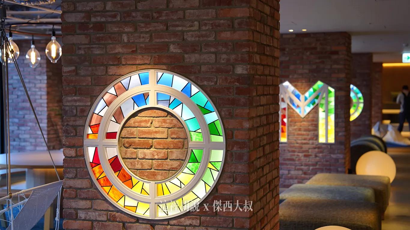 彩繪玻璃非常具有函館當地關連性 彩繪玻璃非常具有函館當地關連性