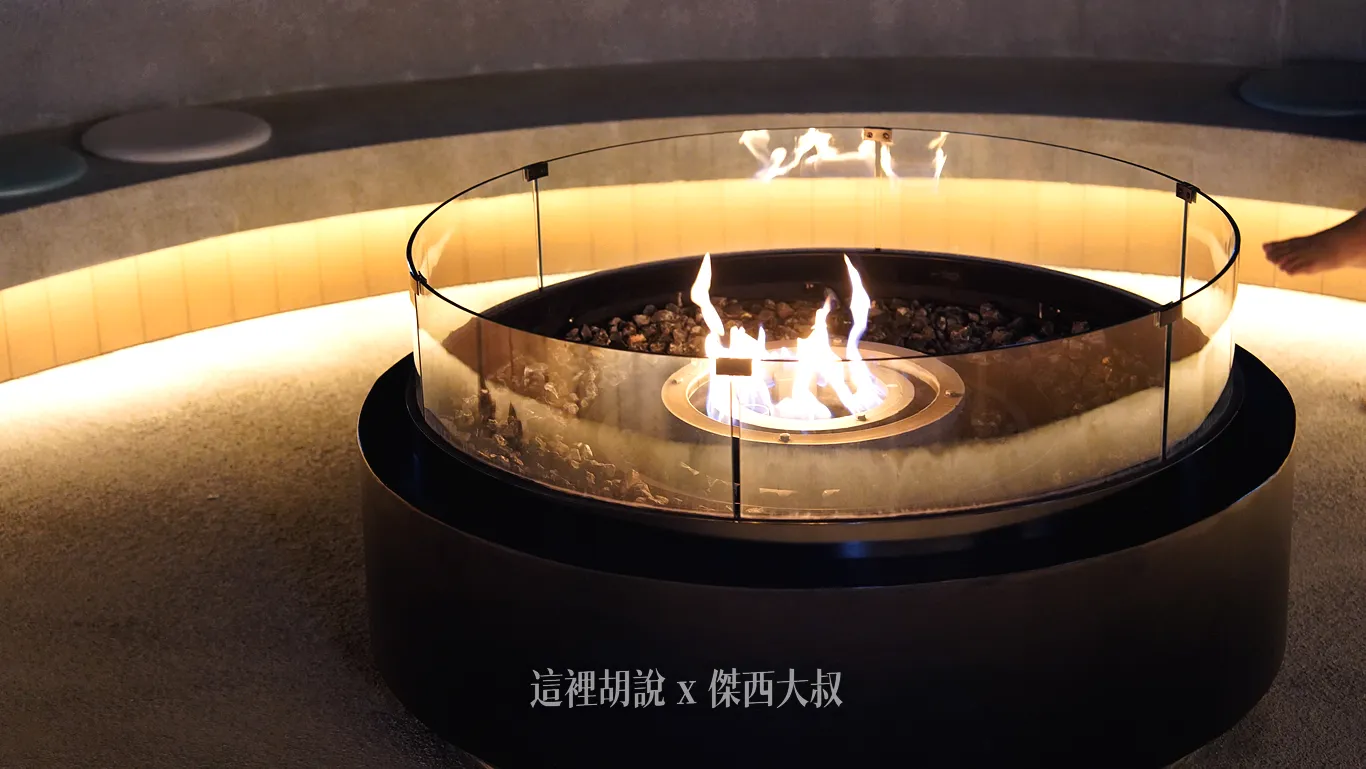 天冷的時候會點起爐火,讓大家圍爐的時候也可以取暖 天冷的時候會點起爐火,讓大家圍爐的時候也可以取暖