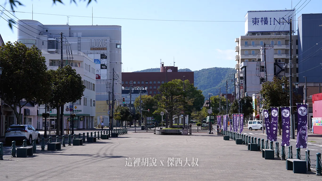 這條綠色廣場，就是最早自由市場前身，露天市集的位置