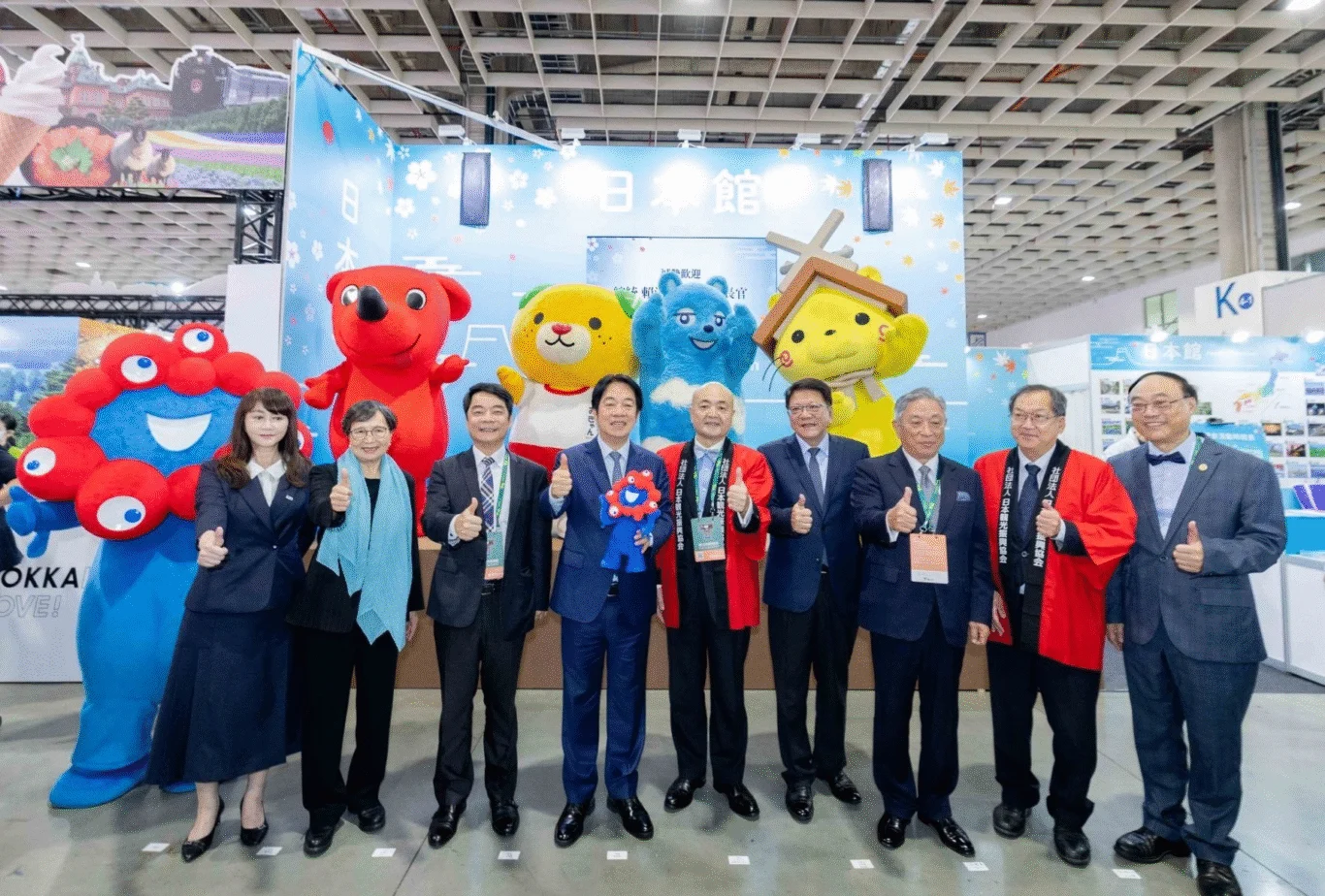 ITF2024 賴清德總統來訪日本館與各代表吉祥物合影 ITF2024 賴清德總統來訪日本館與各代表吉祥物合影