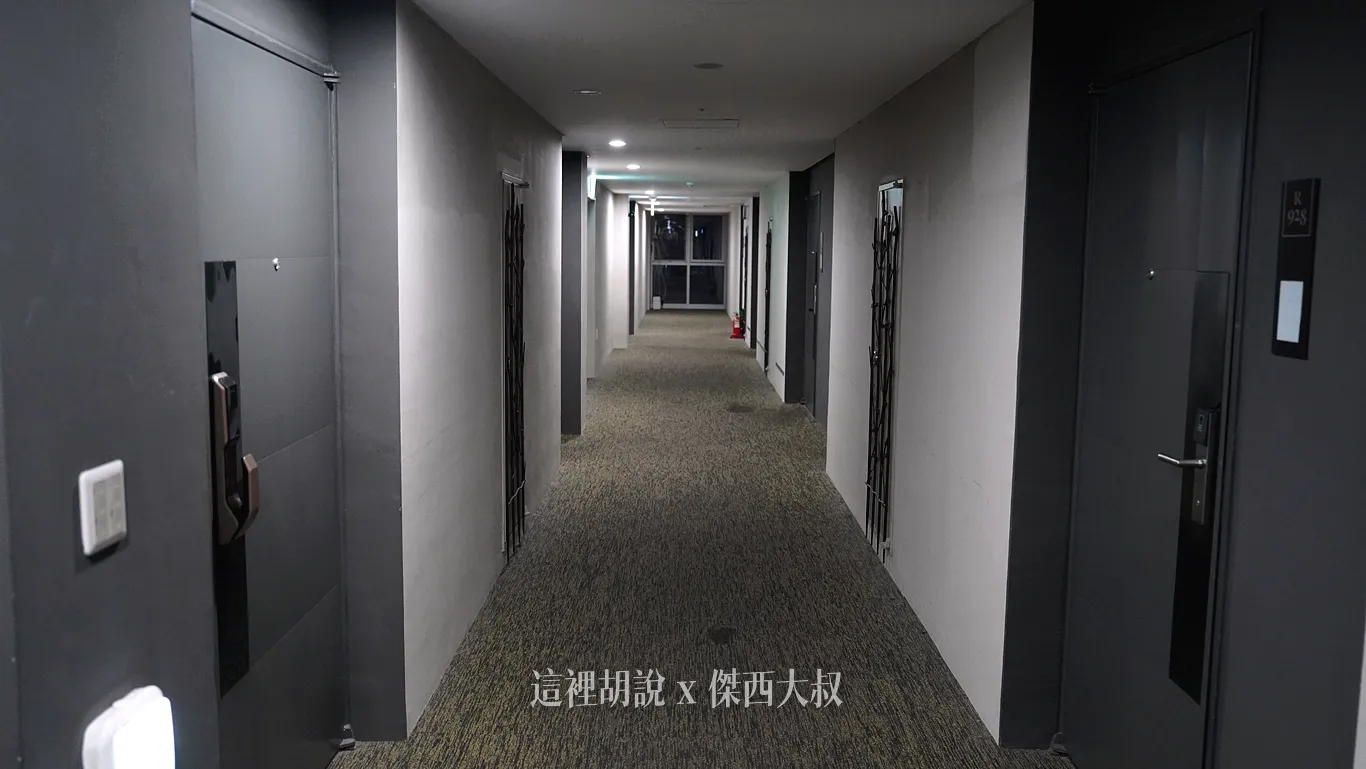 這個房門一看就真的很公寓的設計