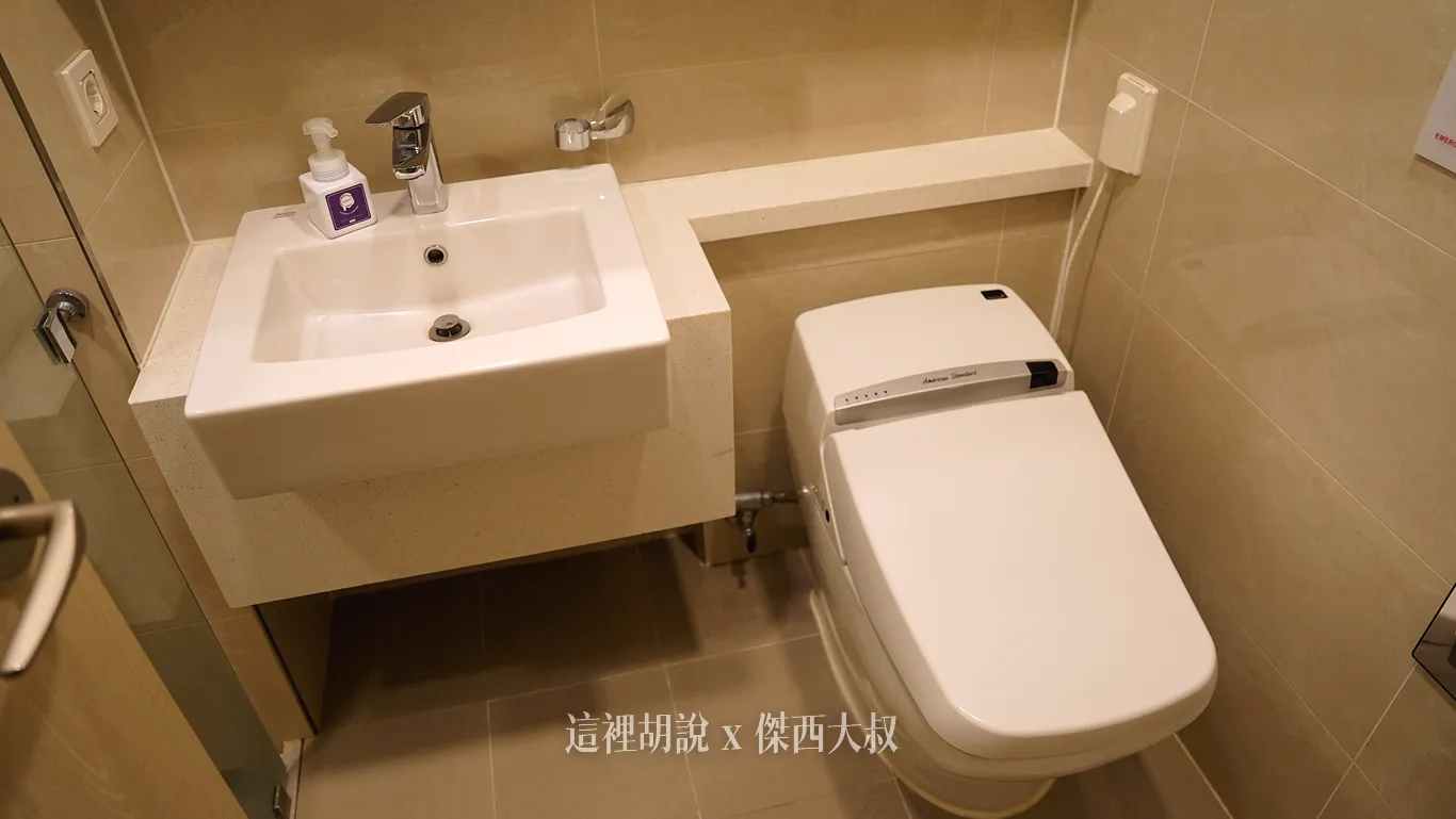 洗臉盆跟免治馬桶（美國標準）