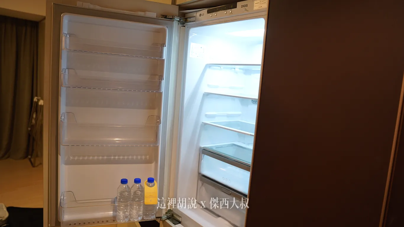 全尺寸的冰箱