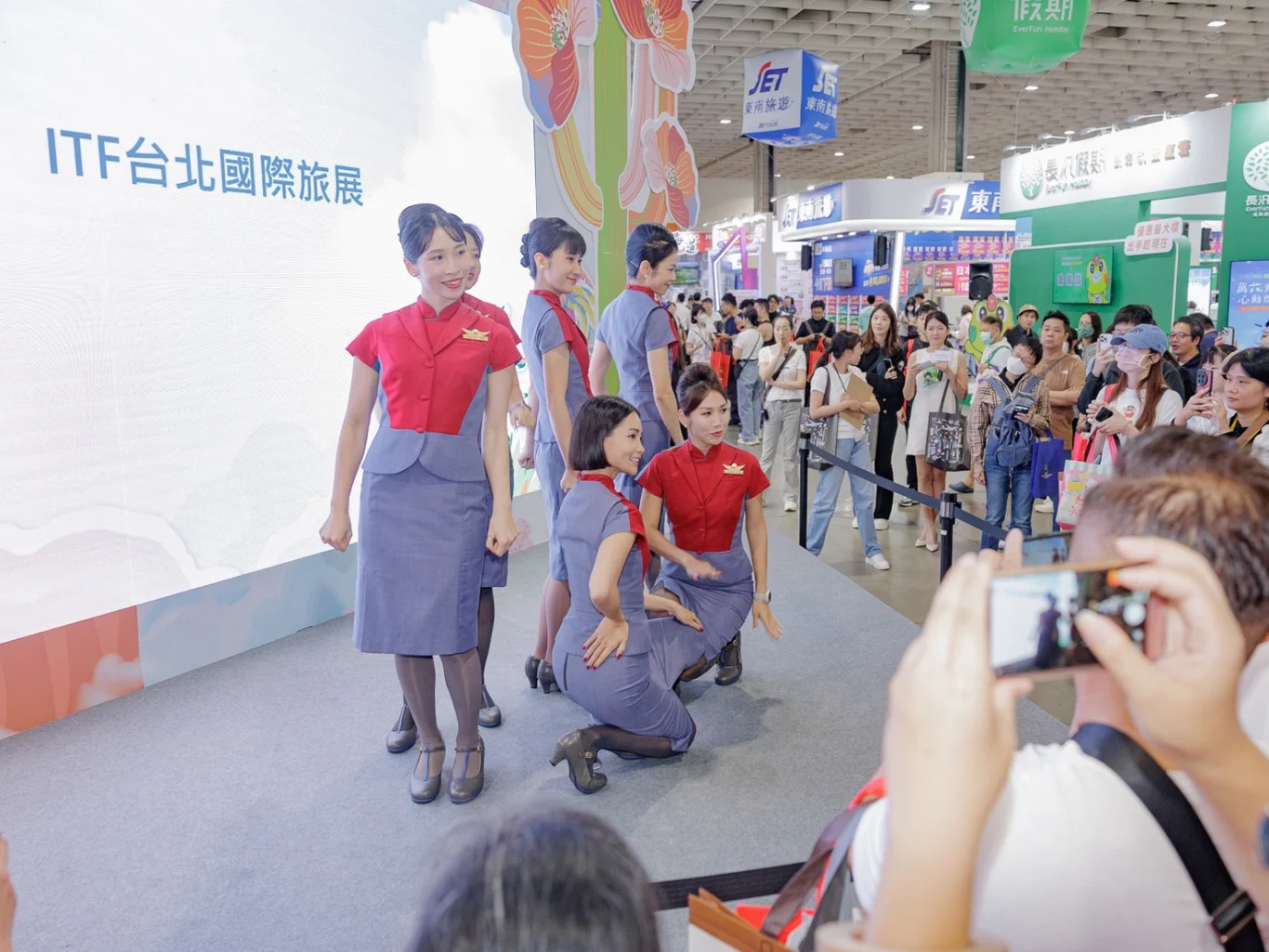 2025 ITF台北國際旅展 線上旅展優惠76折起 華航 AI 品牌形象大使亮相 - 這裡胡說 JL TALKS