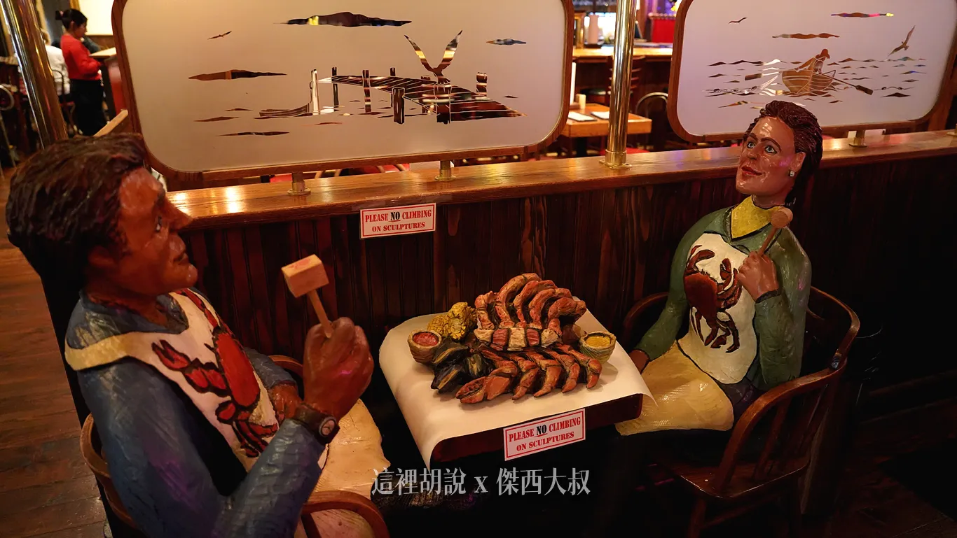 店內還有示意圖,店內有提供圍兜兜,大家在吃東西的時候可以防止濺到衣服上 店內還有示意圖,店內有提供圍兜兜,大家在吃東西的時候可以防止濺到衣服上