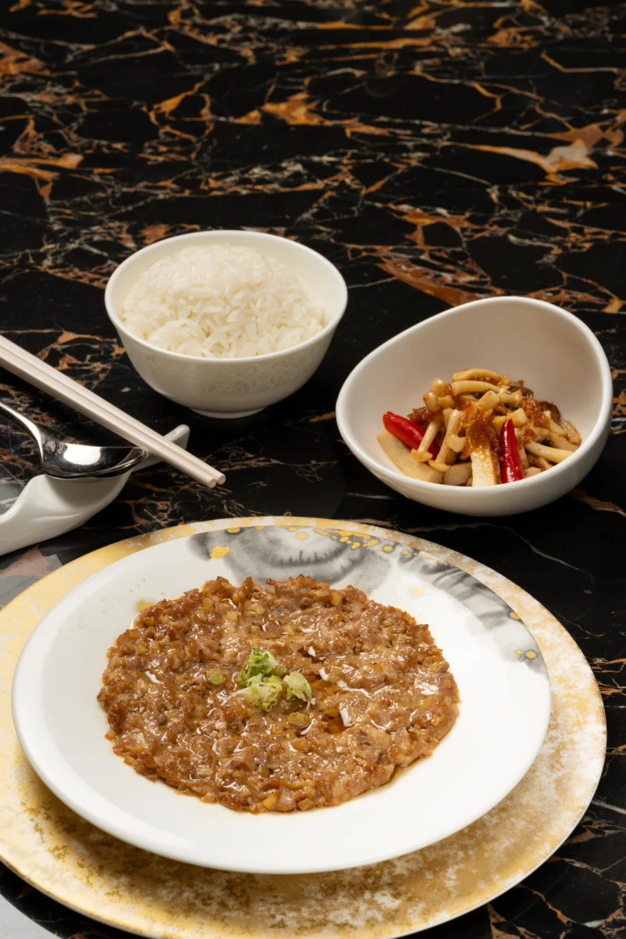 港式魷魚乾蒸肉餅配XO醬炒雜菇配白米飯