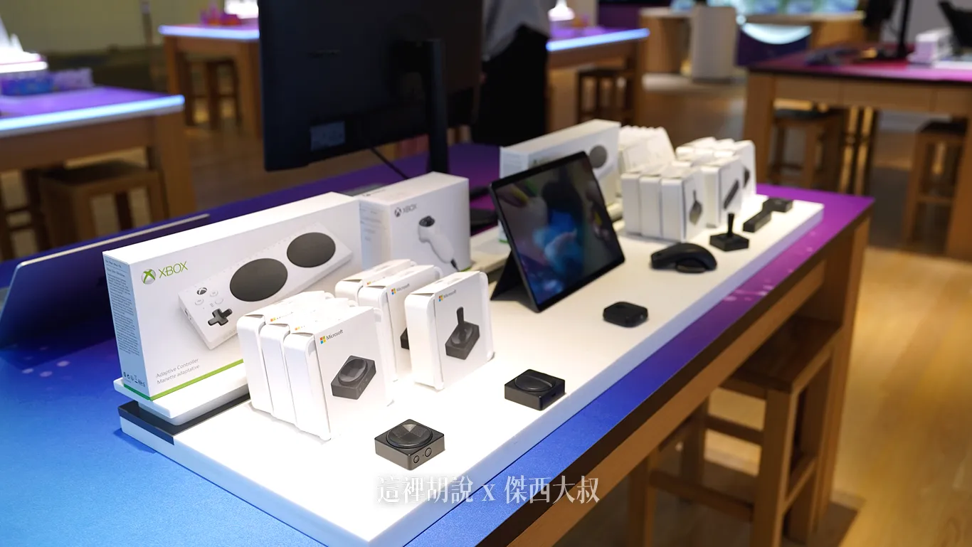 微軟針對不好操作的人士設計的輸入介面Xbox Adaptive Controller以及給電腦用的 Adaptive Hub與Adaptive Button
