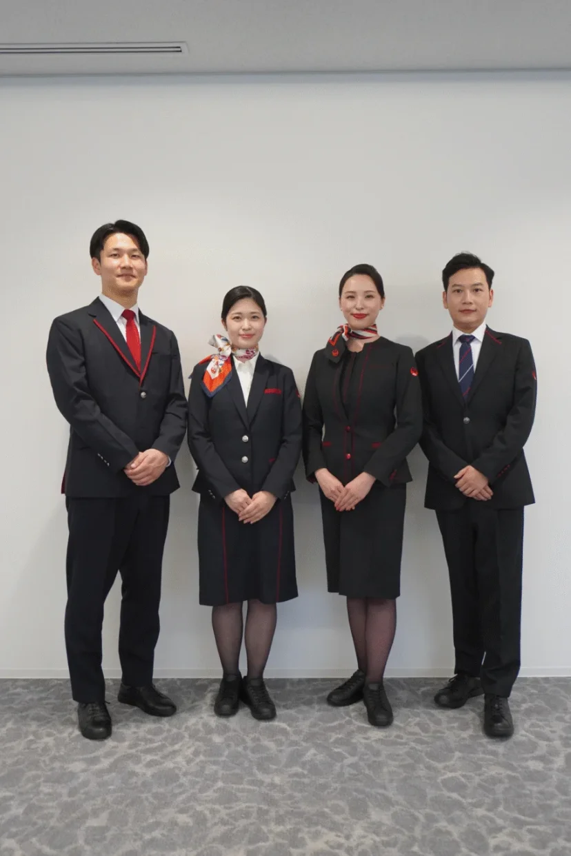日本航空空服員與機場工作人員 可選擇穿著運動鞋執勤 - 這裡胡說 JL TALKS 日本航空空服員與機場工作人員 可選擇穿著運動鞋執勤 - 這裡胡說 JL TALKS